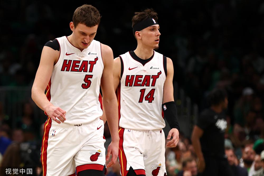 他的父母在 他的父母在