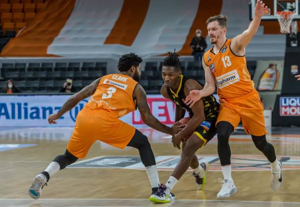 两队的较量 两队的较量